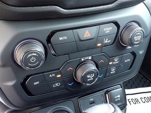 New 2023 Jeep Renegade Trailhawk w/ Trailhawk Elite Group image 15