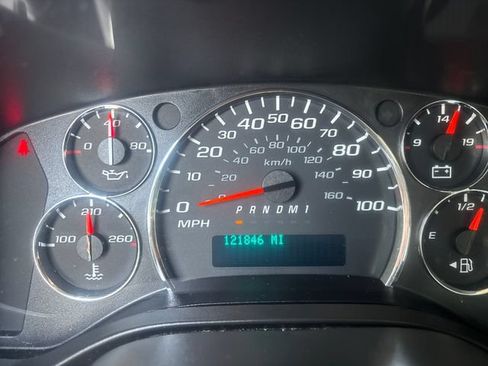 Used 2017 Chevrolet Express 2500 RWD image 18