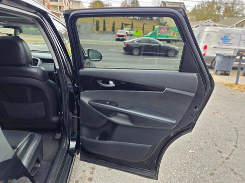 Used 2019 Kia Sorento EX image 18