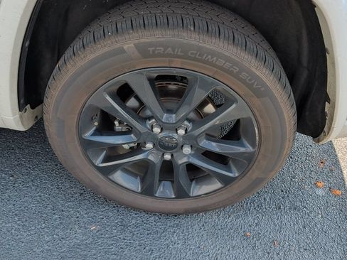 Used 2021 Jeep Grand Cherokee Laredo X RWD image 6