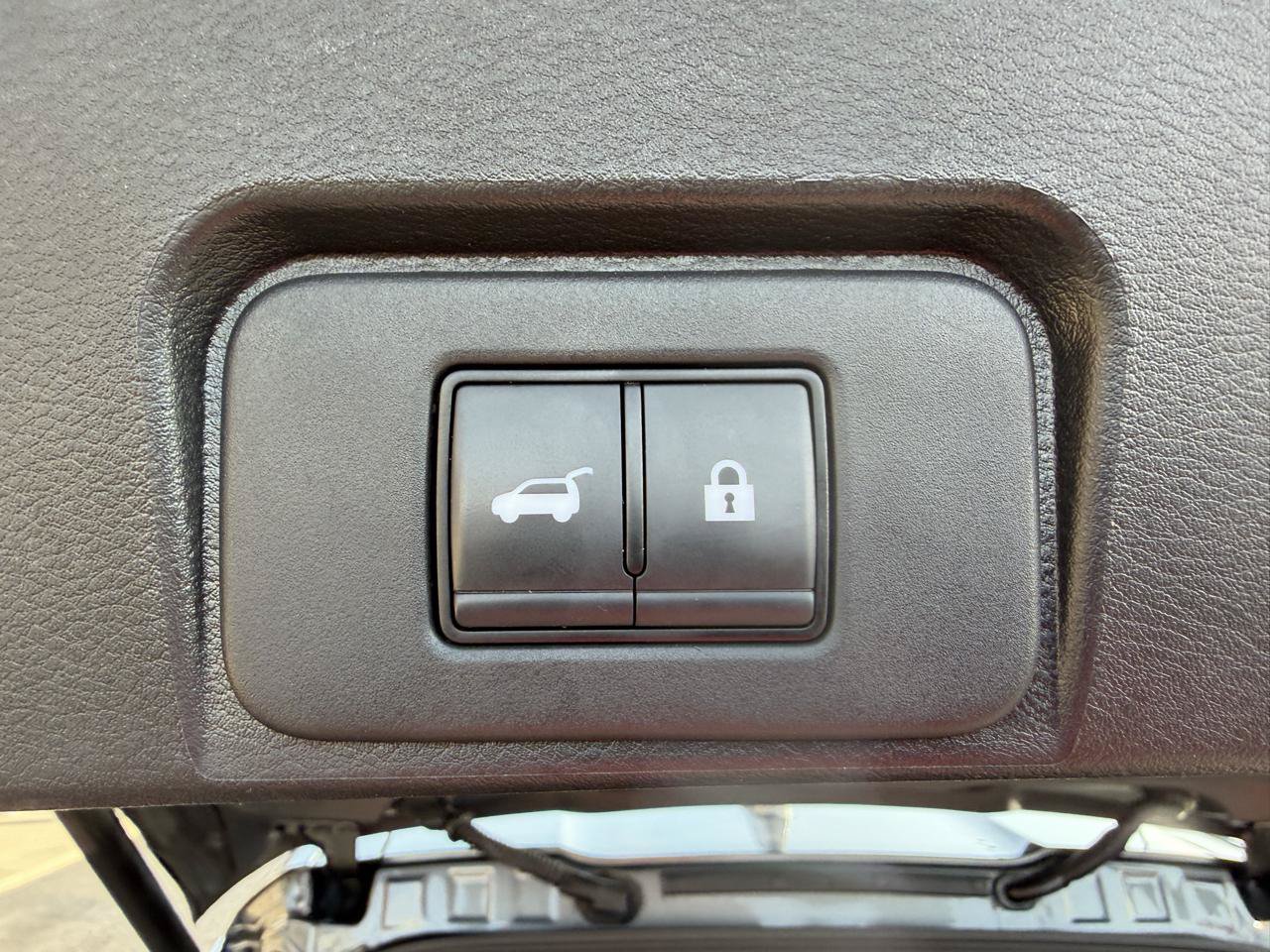 Used 2025 Nissan Rogue SV AWD/4WD image 7