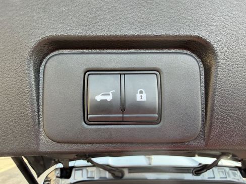 Used 2025 Nissan Rogue SV AWD/4WD image 7