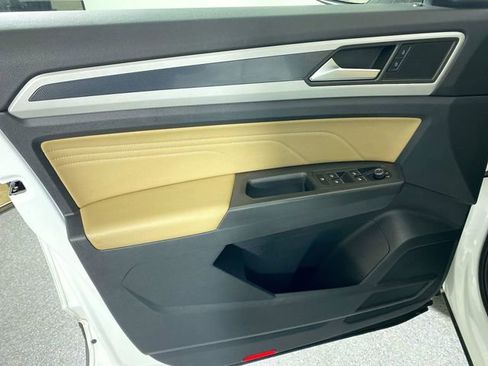 Used 2022 Volkswagen Atlas Cross Sport SE image 18