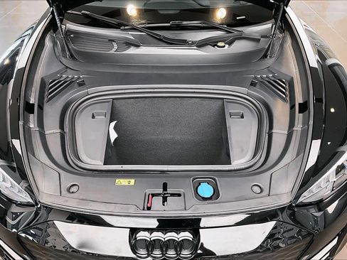 Used 2022 Audi RS e-tron GT image 29