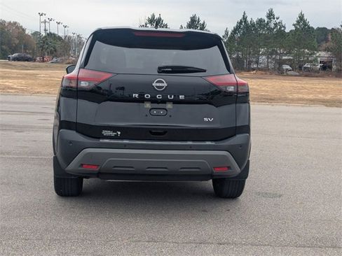 Used 2023 Nissan Rogue SV image 4