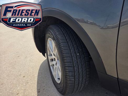 Used 2018 Ford Explorer XLT w/ Equipment Group 201A AWD/4WD image 9