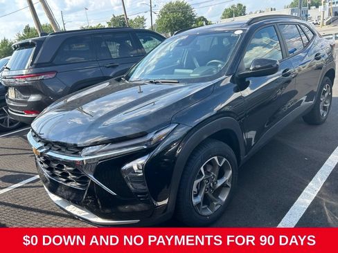 Used 2025 Chevrolet Trax LT w/ LT Convenience Package FWD image 1