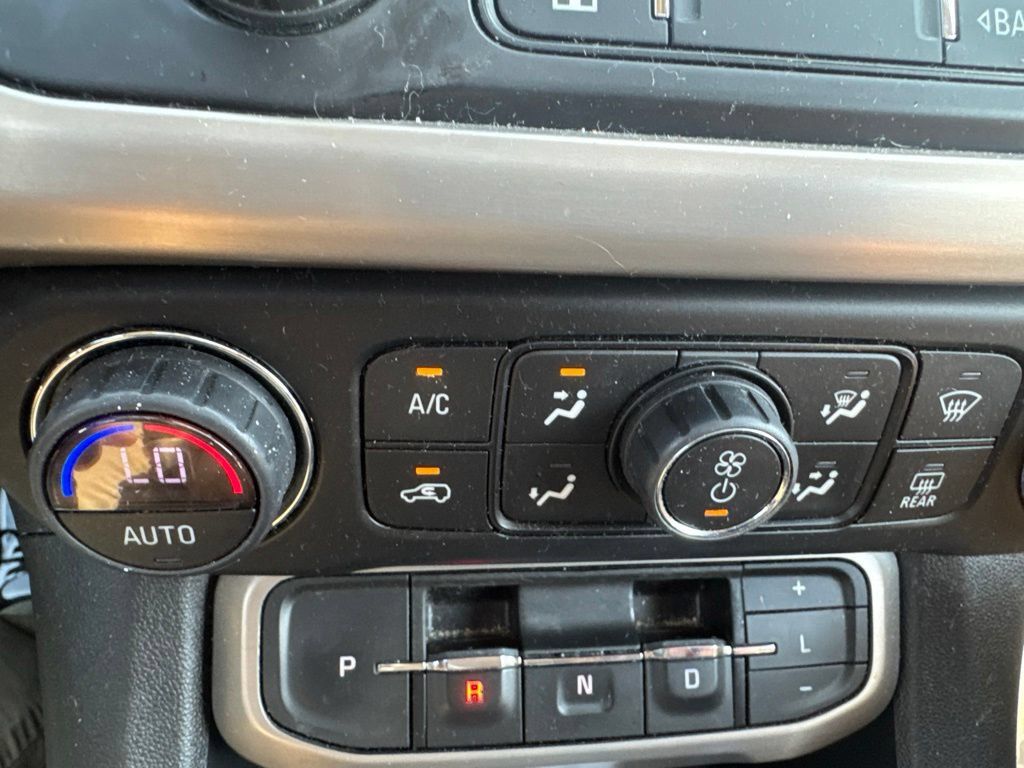 Used 2020 GMC Acadia Denali w/ Technology Package FWD image 34