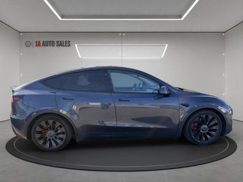Used 2022 Tesla Model Y Performance AWD/4WD image 6