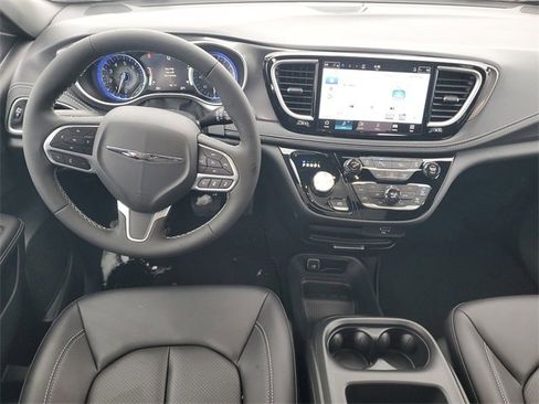 New 2026 Chrysler Pacifica Select image 12