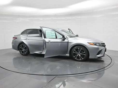 Used 2020 Toyota Camry SE image 30