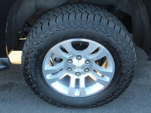 Used 2020 Chevrolet Suburban LS image 26