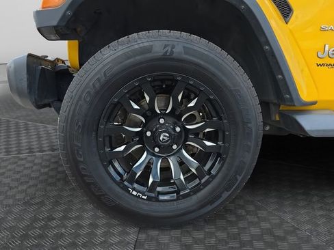 Used 2018 Jeep Wrangler Unlimited Sahara image 33