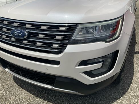 Used 2017 Ford Explorer XLT w/ Equipment Group 202A AWD/4WD image 25