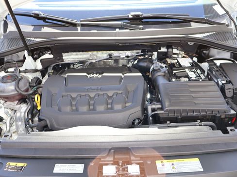 Used 2024 Volkswagen Tiguan SE R-Line AWD/4WD image 32