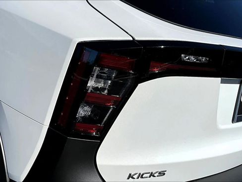 New 2026 Nissan Kicks SR image 14