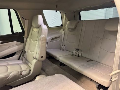 Used 2020 Cadillac Escalade Luxury image 30