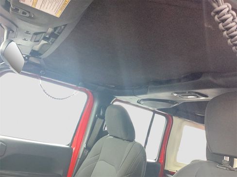 Used 2018 Jeep Wrangler Unlimited Sport image 29