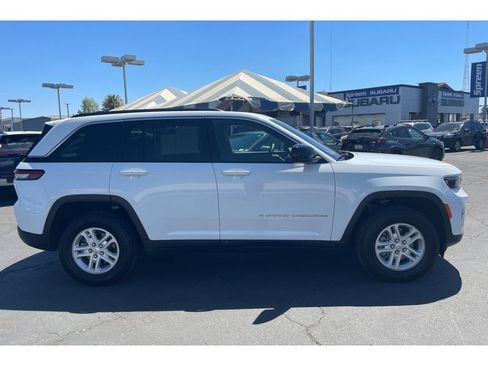 Used 2024 Jeep Grand Cherokee Laredo w/ Luxury Tech Group I AWD/4WD image 7