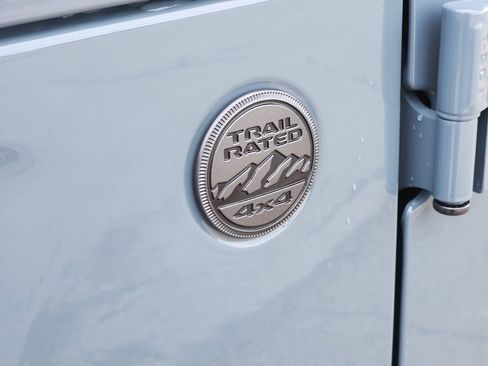 Used 2024 Jeep Gladiator Sport AWD/4WD image 11