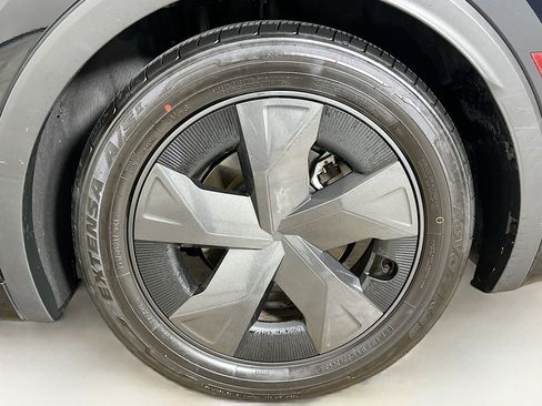 Used 2025 Toyota Prius LE image 11