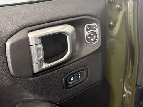 Used 2021 Jeep Wrangler Unlimited Sahara w/ Cold Weather Group AWD/4WD image 20