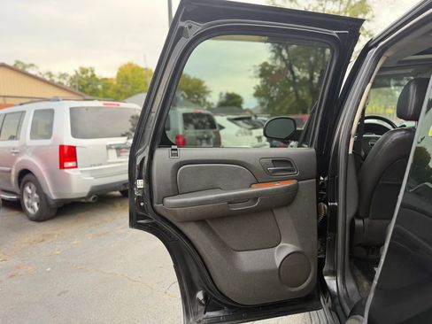 Used 2008 GMC Yukon 4WD Hybrid image 16