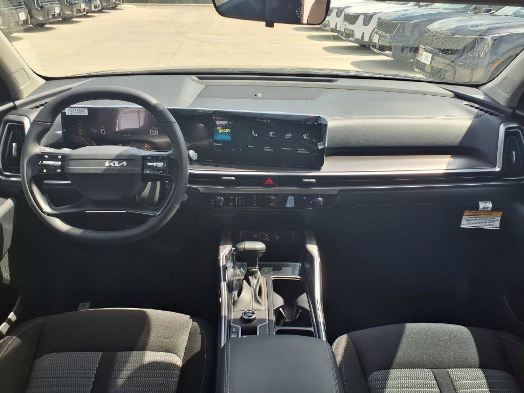 Certified 2026 Kia Sorento LX FWD image 3