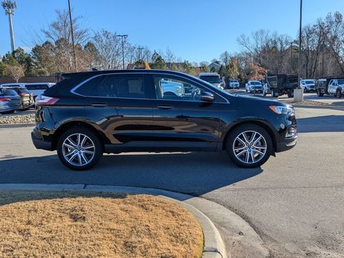 Certified 2022 Ford Edge Titanium w/ Class II Trailer Tow Package image 3