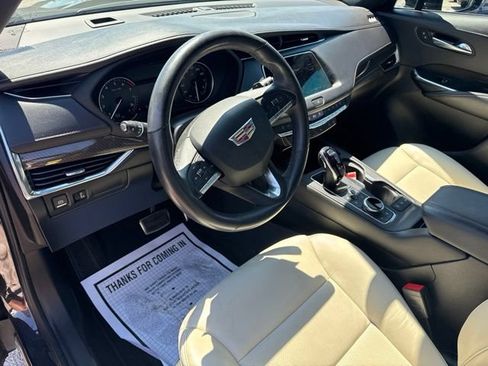 Used 2023 Cadillac XT4 Sport FWD image 13