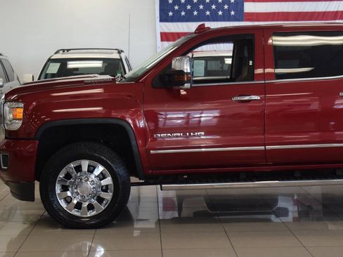 Used 2018 GMC Sierra 2500 Denali w/ Duramax Plus Package AWD/4WD image 20