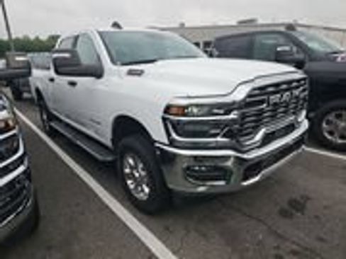 Used 2026 RAM 2500 Big Horn AWD/4WD image 3