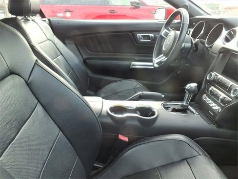 Used 2016 Ford Mustang Premium image 3