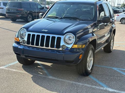 Used 2005 Jeep Liberty Limited AWD/4WD image 7