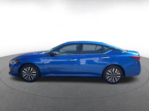 Used 2025 Nissan Altima 2.5 SV FWD image 8