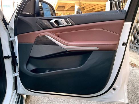 Used 2023 BMW X7 xDrive40i w/ Executive Package image 22