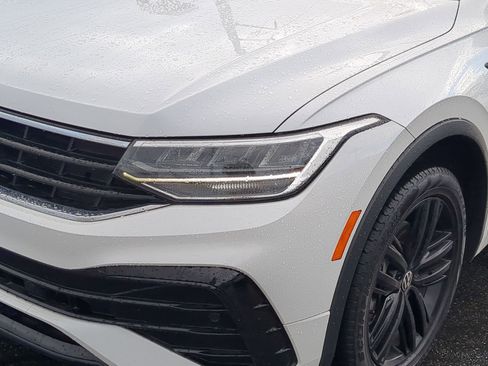 Used 2022 Volkswagen Tiguan SE R-Line image 11