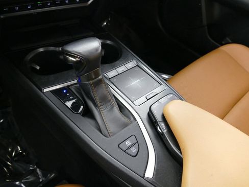 Used 2019 Lexus UX 250h w/ Premium Package AWD/4WD image 18