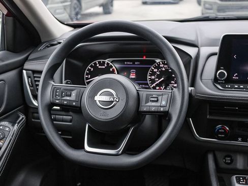 Used 2024 Nissan Rogue SV FWD image 16