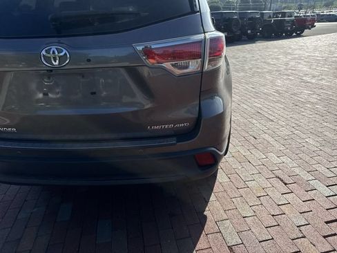 Used 2015 Toyota Highlander Limited w/ Driver Technology Package AWD/4WD image 12