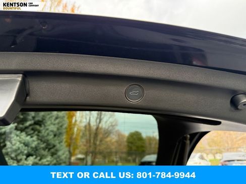 Used 2022 Tesla Model Y Long Range image 32