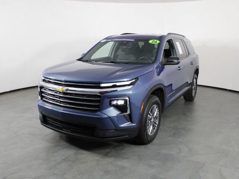 Used 2026 Chevrolet Traverse LT FWD image 2