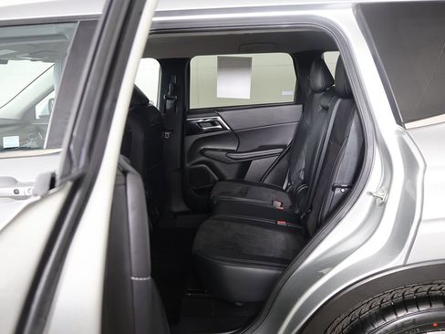 Used 2024 Mitsubishi Outlander SE image 28