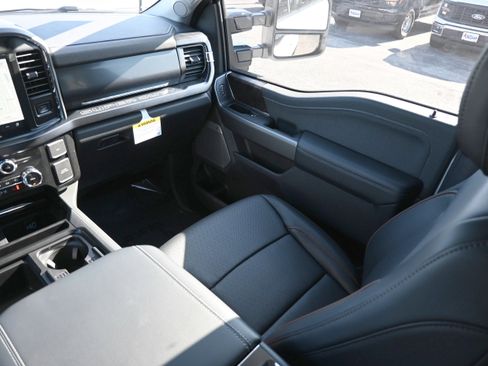 New 2026 Ford F250 Lariat w/ Black Appearance Package image 33