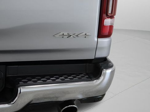 Used 2019 RAM 1500 Laramie AWD/4WD image 32