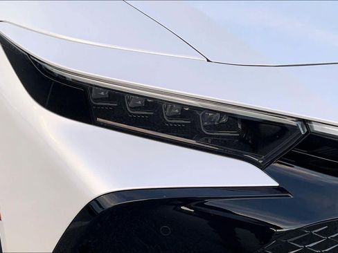 Used 2024 Toyota Crown Limited image 26