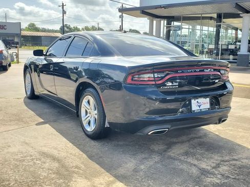 Used 2019 Dodge Charger SXT w/ Leather Interior Group RWD image 4