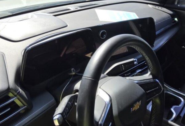 Used 2025 Chevrolet Traverse LT FWD image 8