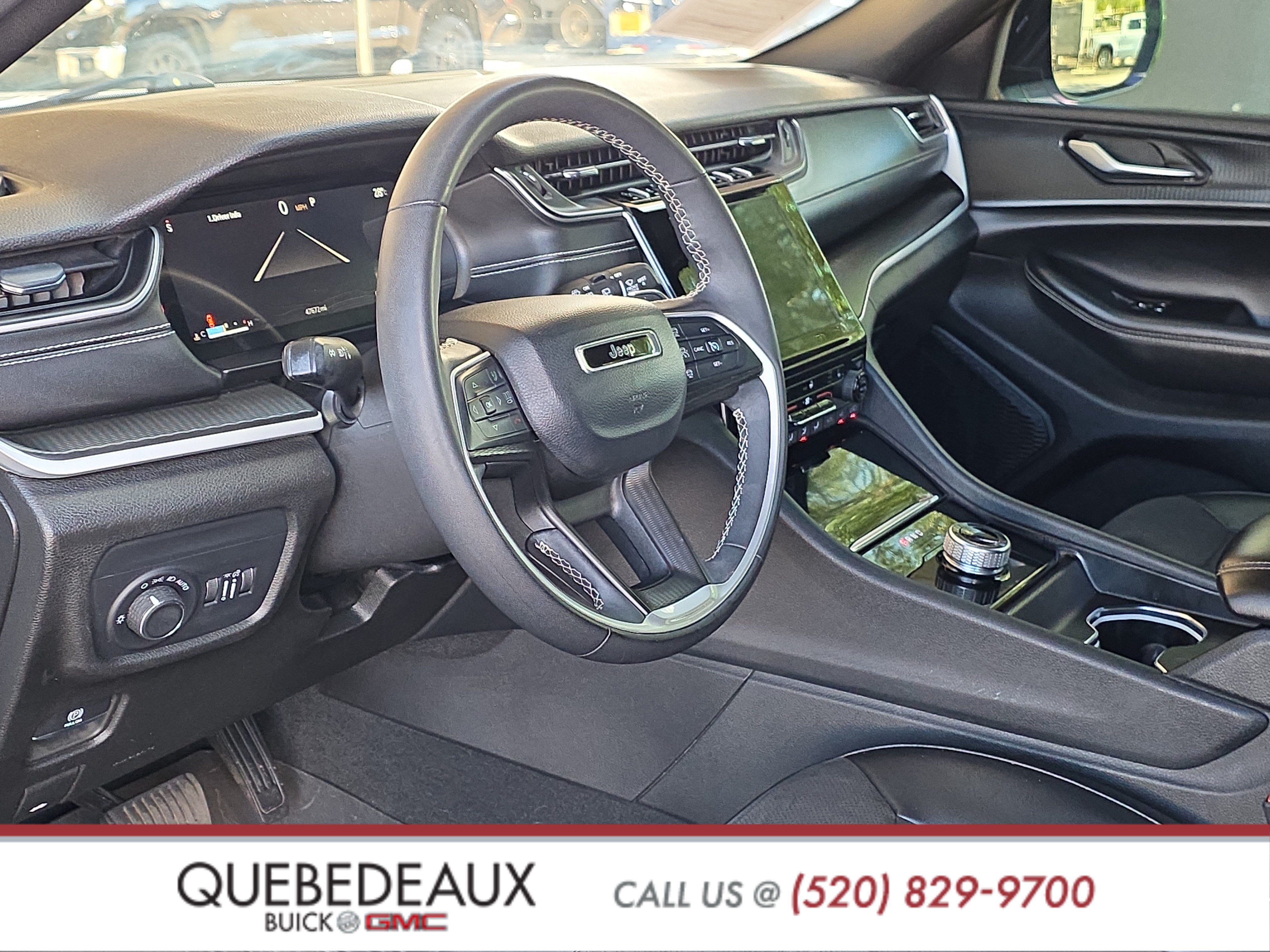 Used 2023 Jeep Grand Cherokee Altitude AWD/4WD image 12