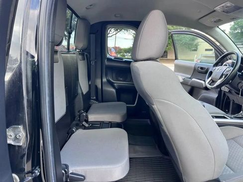 Used 2022 Toyota Tacoma SR5 w/ SR5 Appearance Package (SM) AWD/4WD image 21